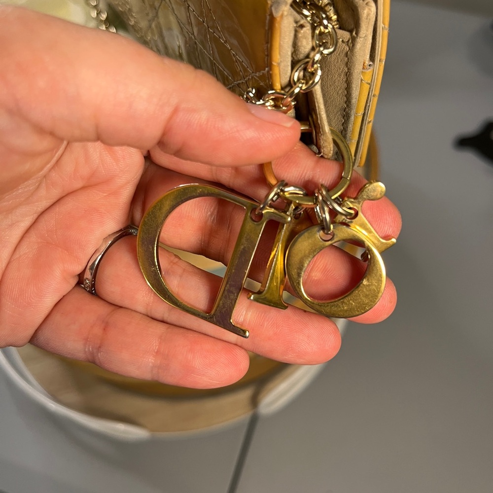 Christian Dior Cannage Yellow Quilted Patent-Leather Chain Shoulder Bag - Picture 3 of 13